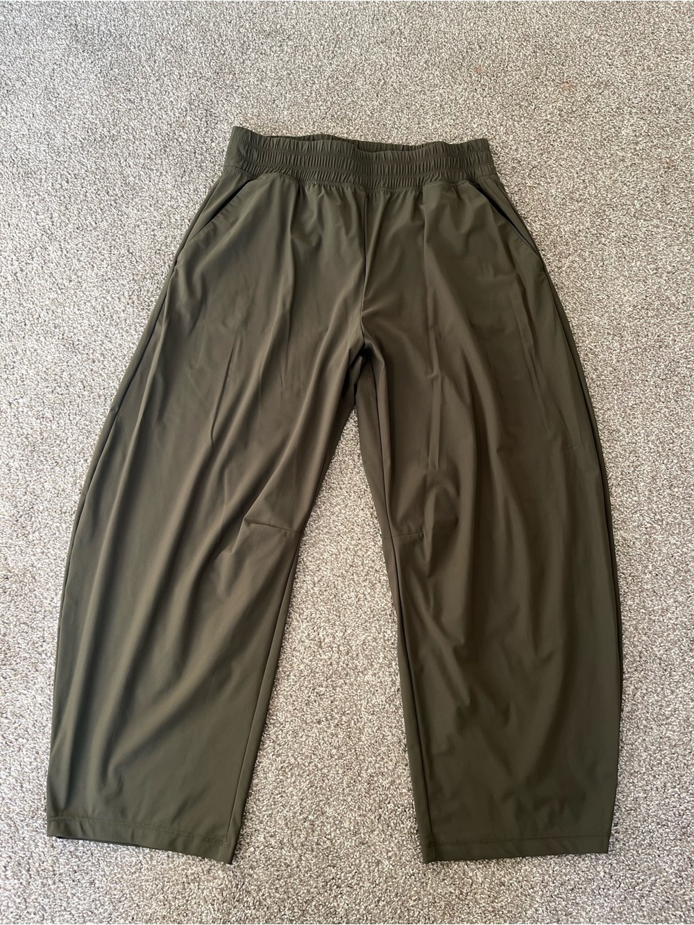 Old Navy sleektech barrel pants khaki green